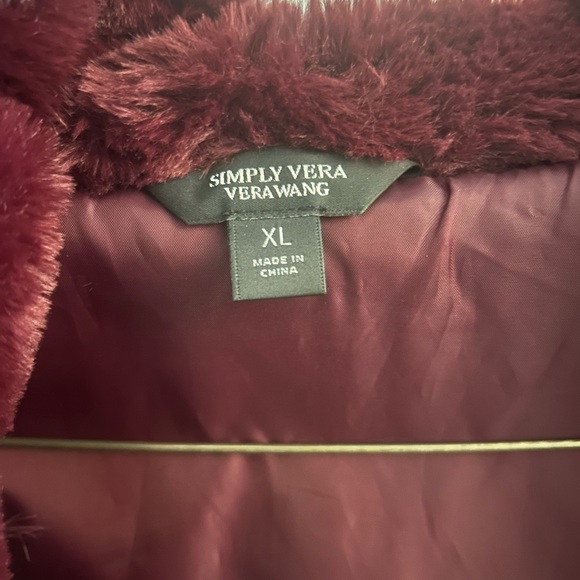 Vera Wang fluffy vest - Picture 5 of 5